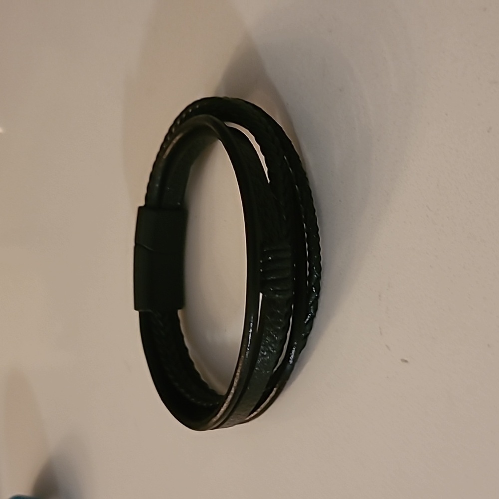 NWOT LEATHER BRACELET